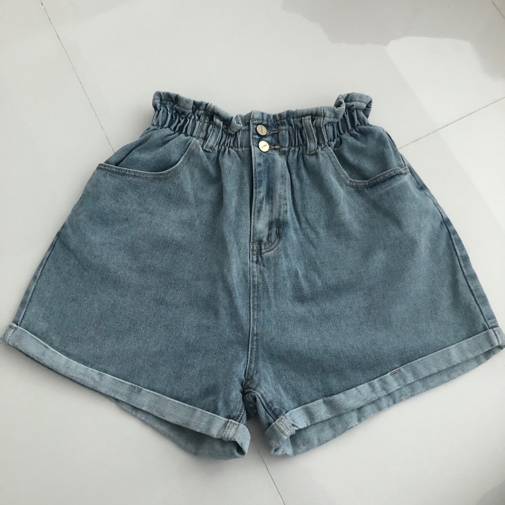 90’s style high waisted denim shorts elastic waist